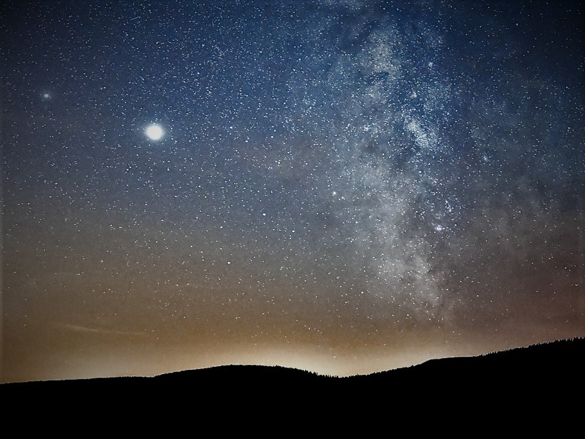 Aligned Tonight / See Jupiter Saturn And The Moon Align In The Sky Tonight Khou Com